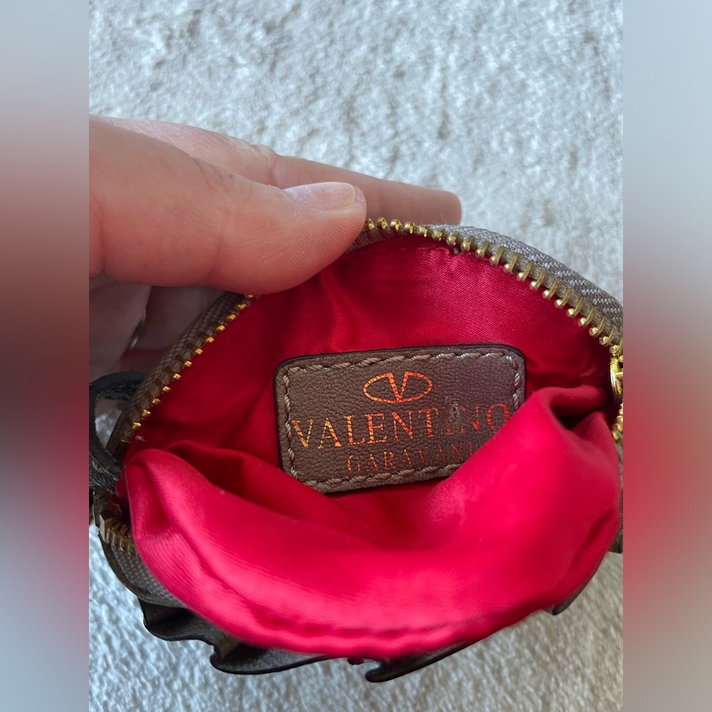 Valentino Garavani Flower Coin Purse/Bag Charm - Picture 8 of 16